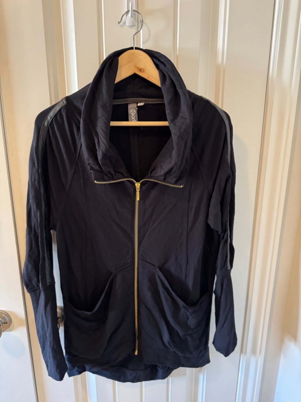 Cozy Black Zip-Up Hoodie Sweatshirt